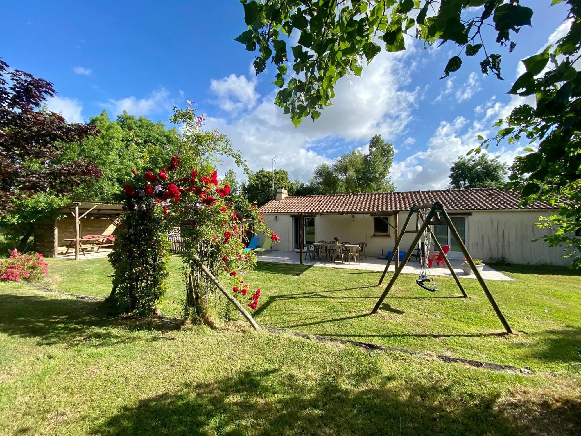 Gite De Campagne Avec Jardin Clos, 3 Chambres, Terrasse, Basse-Cour, Et Terrain De Petanque - Fr-1-306-918 Frossay Bagian luar foto