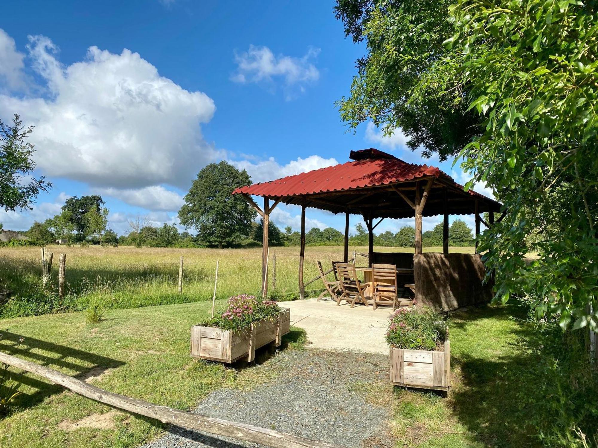 Gite De Campagne Avec Jardin Clos, 3 Chambres, Terrasse, Basse-Cour, Et Terrain De Petanque - Fr-1-306-918 Frossay Bagian luar foto